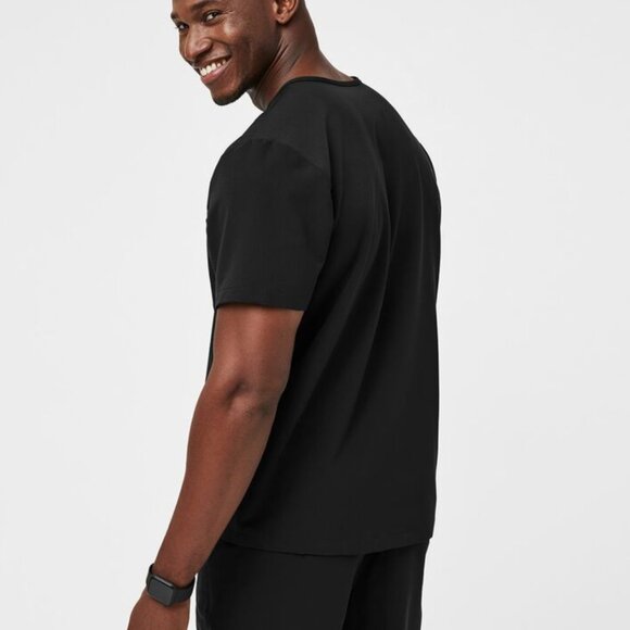 **NEW IN BOX** FIGS Men's Leon FreeX Two- Pocket scrub top LARGE BLACK - Picture 2 of 5